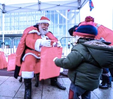 babbo-natale-consegna-doni_